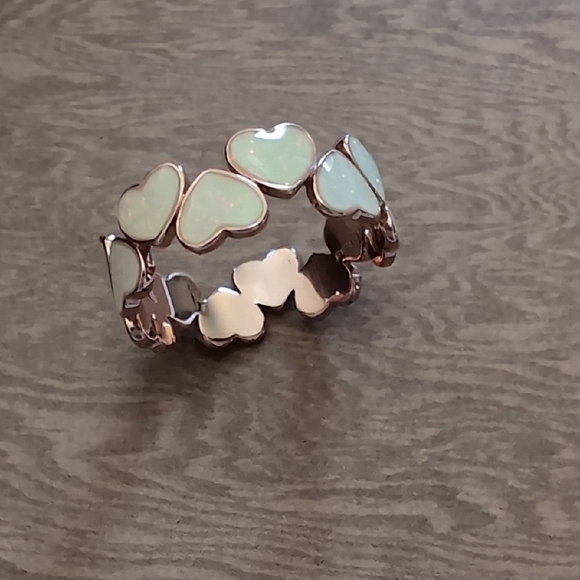 Elegant Heart Ring with Opalescent Accents - Picture 3 of 5